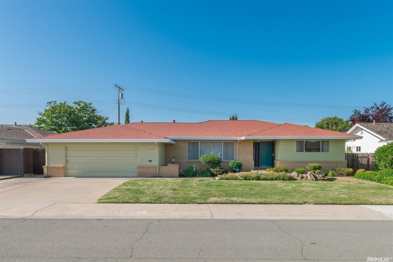 1222 Silver Ridge Way Sacramento Ca 95831 4 Beds 2 5 Baths