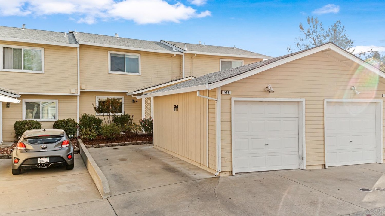 Diamond Springs Condominiums