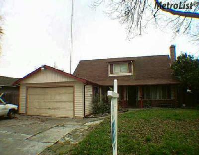 881 E Robinhood Dr, Stockton, CA 95207