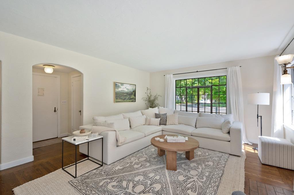 2768 Land Park Dr