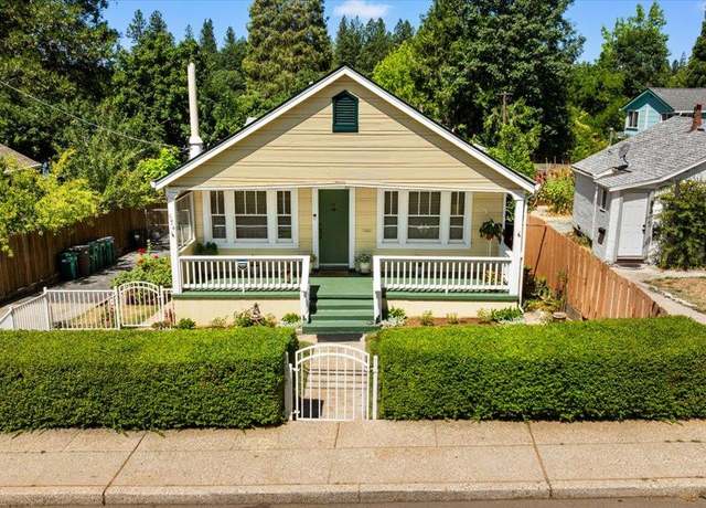 Property at 674 S Auburn St, Grass Valley, CA 95945, 3 beds, 2 baths