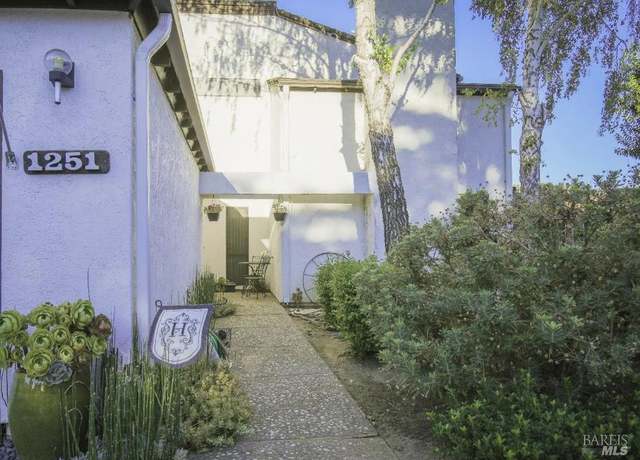 Property at 1251 Redwood Ct, Dixon, CA 95620, 4 beds, 2.5 baths