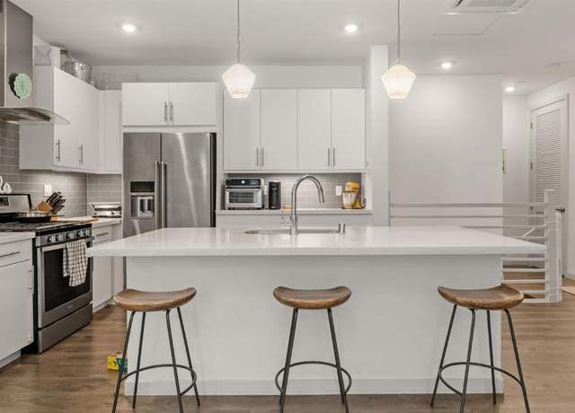 Property at 470 Tailoff Ln, Sacramento, CA 95818, 2 beds, 2 baths
