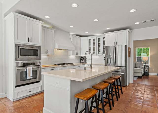 Property at 866 5th St, Lincoln, CA 95648, 4 beds, 2.5 baths