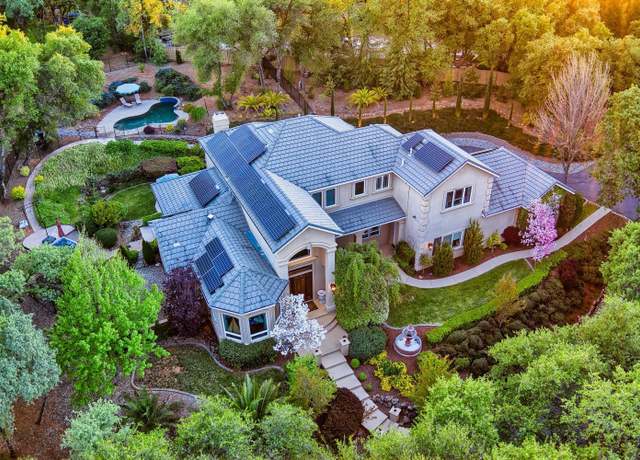 Property at 215 Oak Brook Ct, Auburn, CA 95602, 3 beds, 2.5 baths