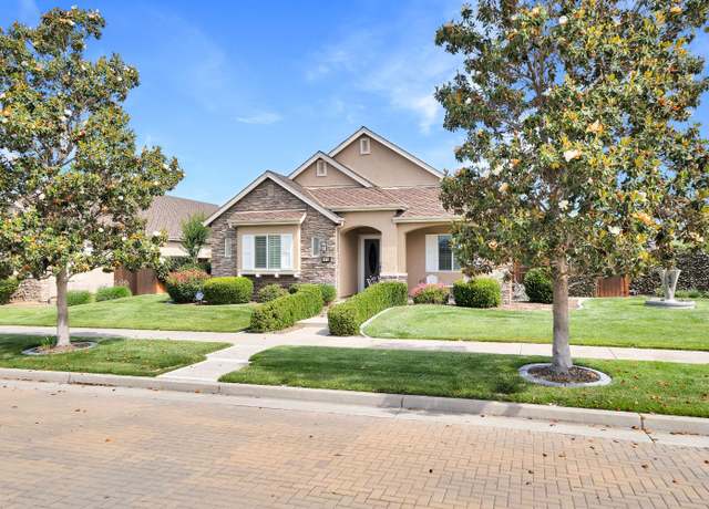 Property at 221 Travertine Dr, Ripon, CA 95366, 3 beds, 2 baths