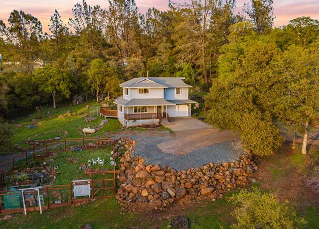 Property at 11080 E Lime Kiln Rd, Grass Valley, CA 95949, 3 beds, 2.5 baths