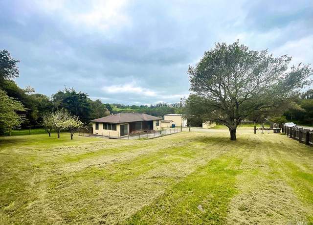 Property at 239 Live Oak Dr, Petaluma, CA 94952, 2 beds, 1 bath