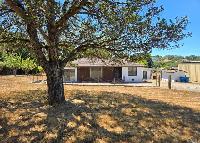 Property at 239 Live Oak Dr, Petaluma, CA 94952, 2 beds, 1 bath