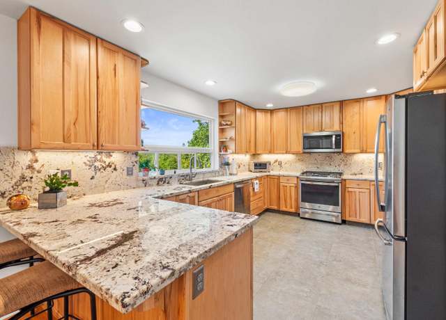 Property at 207 Snowberry Ct, Murphys, CA 95247, 4 beds, 3 baths