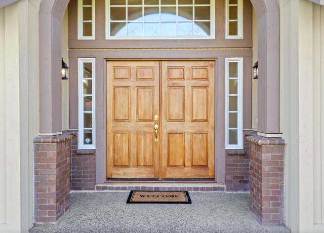 Property at 111 Ausaymas Ct, Hollister, CA 95023, 5 beds, 3 baths