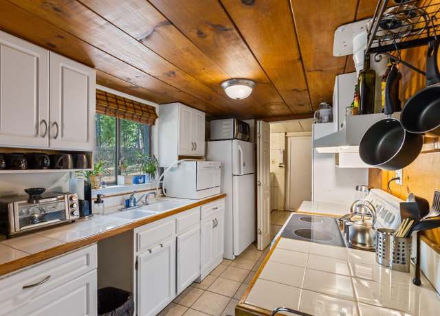Property at 660 Glenwood Rd, Grass Valley, CA 95945, 1 bed, 1 bath