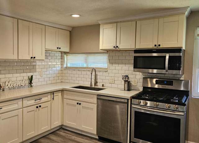 Property at 4725 Parker Ave, Sacramento, CA 95820, 2 beds, 1 bath