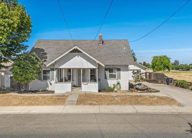 Property at 209 S Pasadena Ave, Waterford, CA 95386, 3 beds, 1 bath