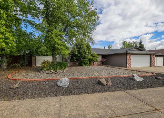 Property at 452 Woodhill Dr, Redding, CA 96003, 3 beds, 2 baths