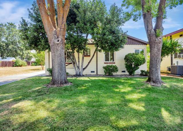 Property at 641 I St, Lincoln, CA 95648, 3 beds, 2 baths
