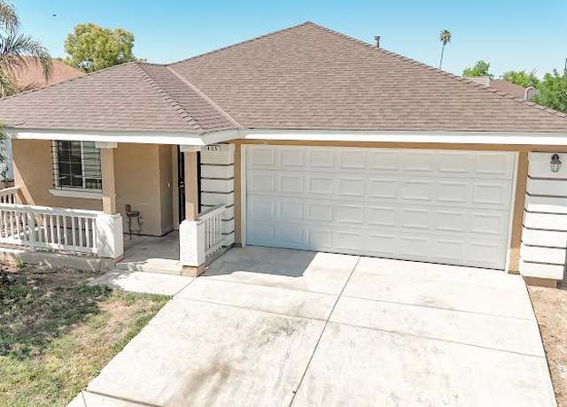 Property at 435 E San Pedro St, Merced, CA 95341, 5 beds, 2 baths