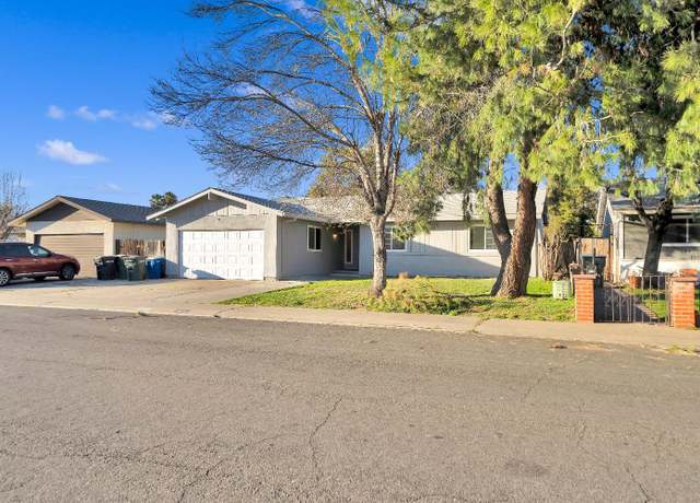 Property at 2809 Mockingbird Dr, Ceres, CA 95307, 3 beds, 2 baths