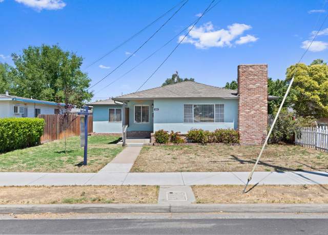 Property at 400 W G St, Oakdale, CA 95361, 3 beds, 1 bath