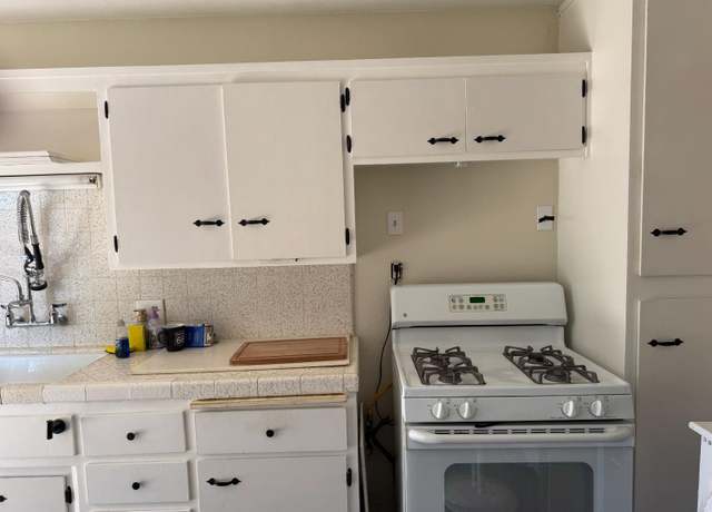 Property at 214 Bay Dr, Sacramento, CA 95815, 2 beds, 1 bath