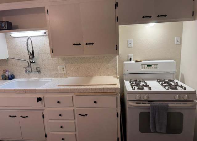 Property at 214 Bay Dr, Sacramento, CA 95815, 2 beds, 1 bath