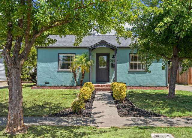 Property at 2609 55th St, Sacramento, CA 95817, 2 beds, 1 bath