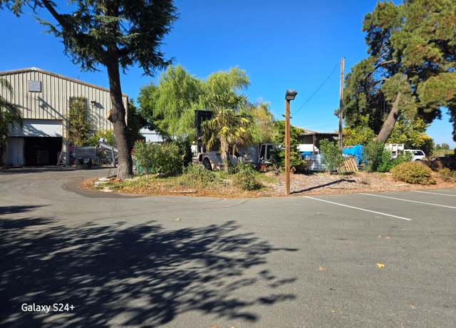 Property at 17036 N Locust Tree Rd, Lodi, CA 95240