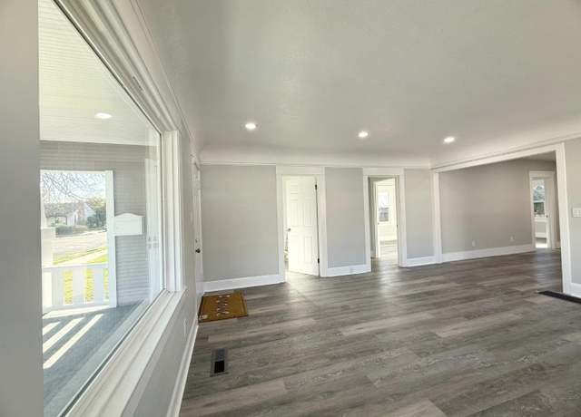 Property at 11 E Ellis St, Stockton, CA 95204, 3 beds, 1.5 baths