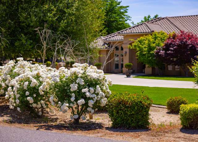 Property at 8706 N Oaks Dr, Oakdale, CA 95361, 4 beds, 4.5 baths