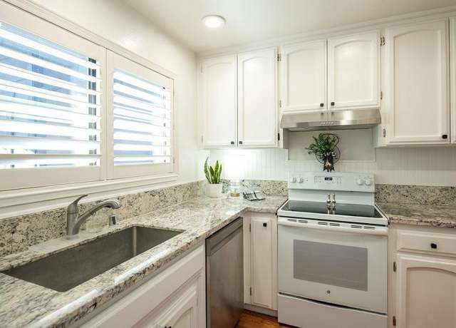 Property at 672 Shadowview Ct, Turlock, CA 95382, 2 beds, 2.5 baths