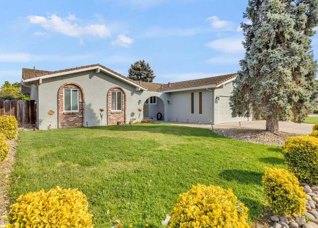 Property at 1026 S Mills Ave, Lodi, CA 95242, 3 beds, 2 baths