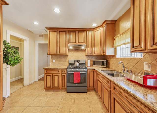 Property at 2231 64th Ave, Oakland, CA 94605, 2 beds, 2 baths