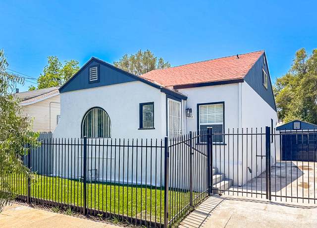 Property at 3018 42nd St, Sacramento, CA 95817, 2 beds, 1.5 baths