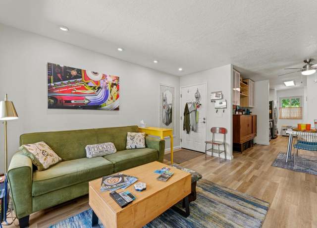 Property at 1008 P St #3, Sacramento, CA 95814, 2 beds, 1 bath