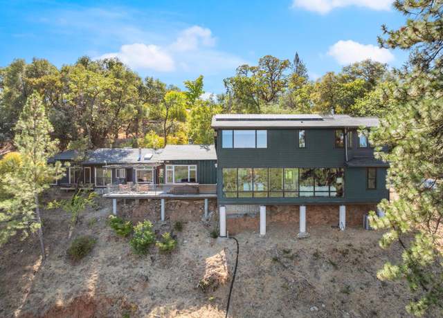 Property at 14278 Edgehill Ln, Auburn, CA 95603, 2 beds, 3.5 baths