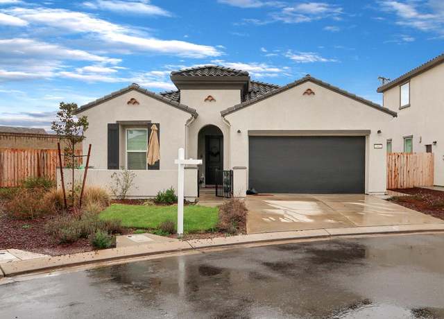 Property at 1942 Carmel Ranch Cir, Oakdale, CA 95361, 4 beds, 3 baths