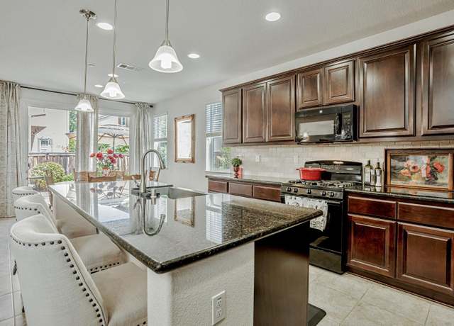 Property at 925 Willow Bridge Dr, Folsom, CA 95630, 4 beds, 3 baths