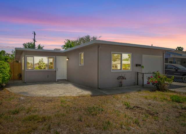 Property at 326 E 21st St, Tracy, CA 95376, 4 beds, 2 baths