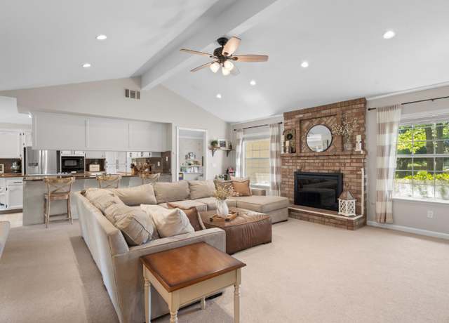 Property at 100 Summer Shade Ct, Folsom, CA 95630, 5 beds, 3 baths