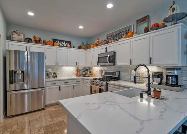 Property at 9655 Apple Mill Dr, Elk Grove, CA 95624, 4 beds, 3 baths