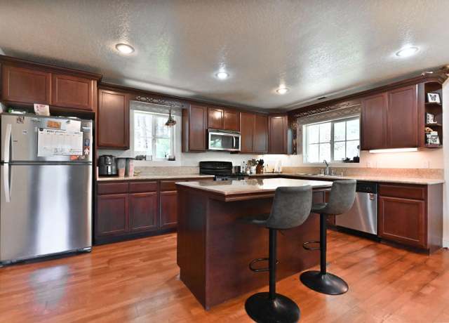 Property at 22464 N Tuolumne Rd, Twain Harte, CA 95383, 3 beds, 2.5 baths