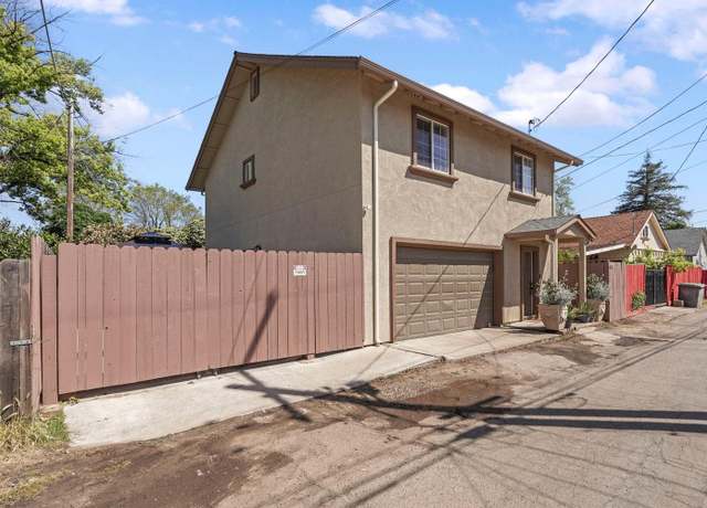 Property at 424 - 1/2 E Oak St, Lodi, CA 95240, 4 beds, 2.5 baths