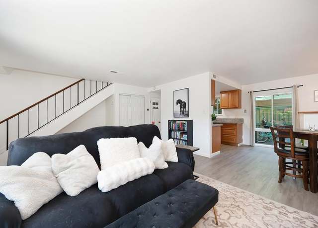 Property at 102 Roundtree Ct, Sacramento, CA 95831, 3 beds, 1.5 baths