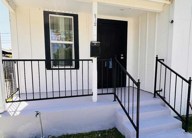 Property at 212 4th St, Turlock, CA 95380, 2 beds, 2 baths