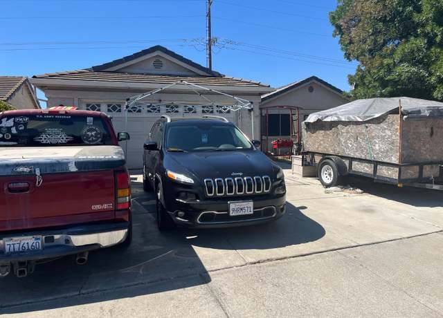 Property at 1351 E B St, Los Banos, CA 93635, 3 beds, 2 baths