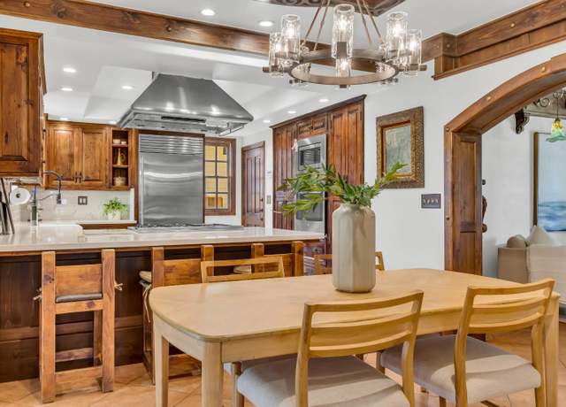Property at 5025 U St, Sacramento, CA 95817, 2 beds, 2 baths