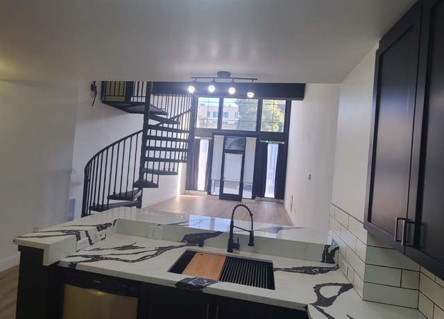 Property at 330 13th St Unit 1A, Oakland, CA 94612, 1 bed, 1.5 baths