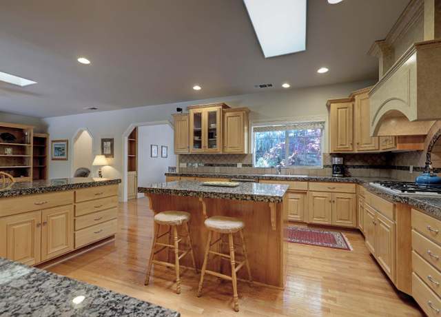 Property at 18572 Hummingbird Dr, Penn Valley, CA 95946, 3 beds, 2.5 baths