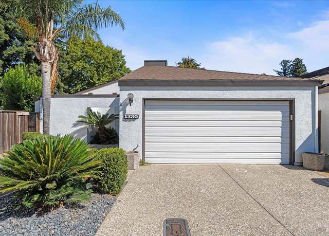 Property at 1330 Blackberry Ct, Dixon, CA 95620, 3 beds, 2 baths