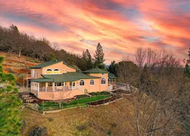 Property at 14210 Murphy Pl, Grass Valley, CA 95945, 3 beds, 2 baths